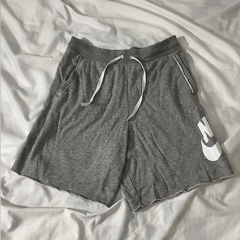 Nike Grey Shorts Size Medium Men’s